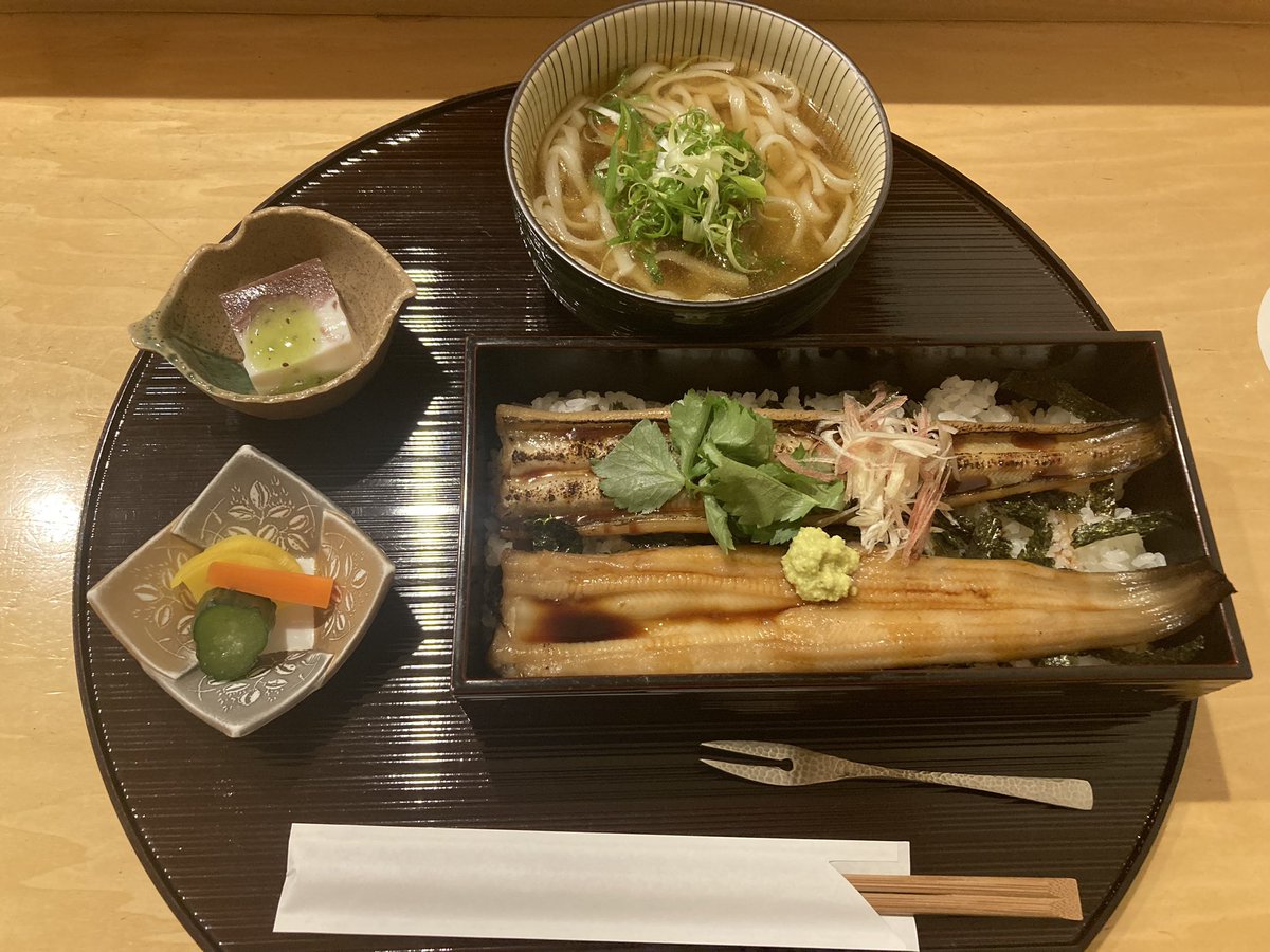穴子丼と愚直たれうどんセットいただきました！！