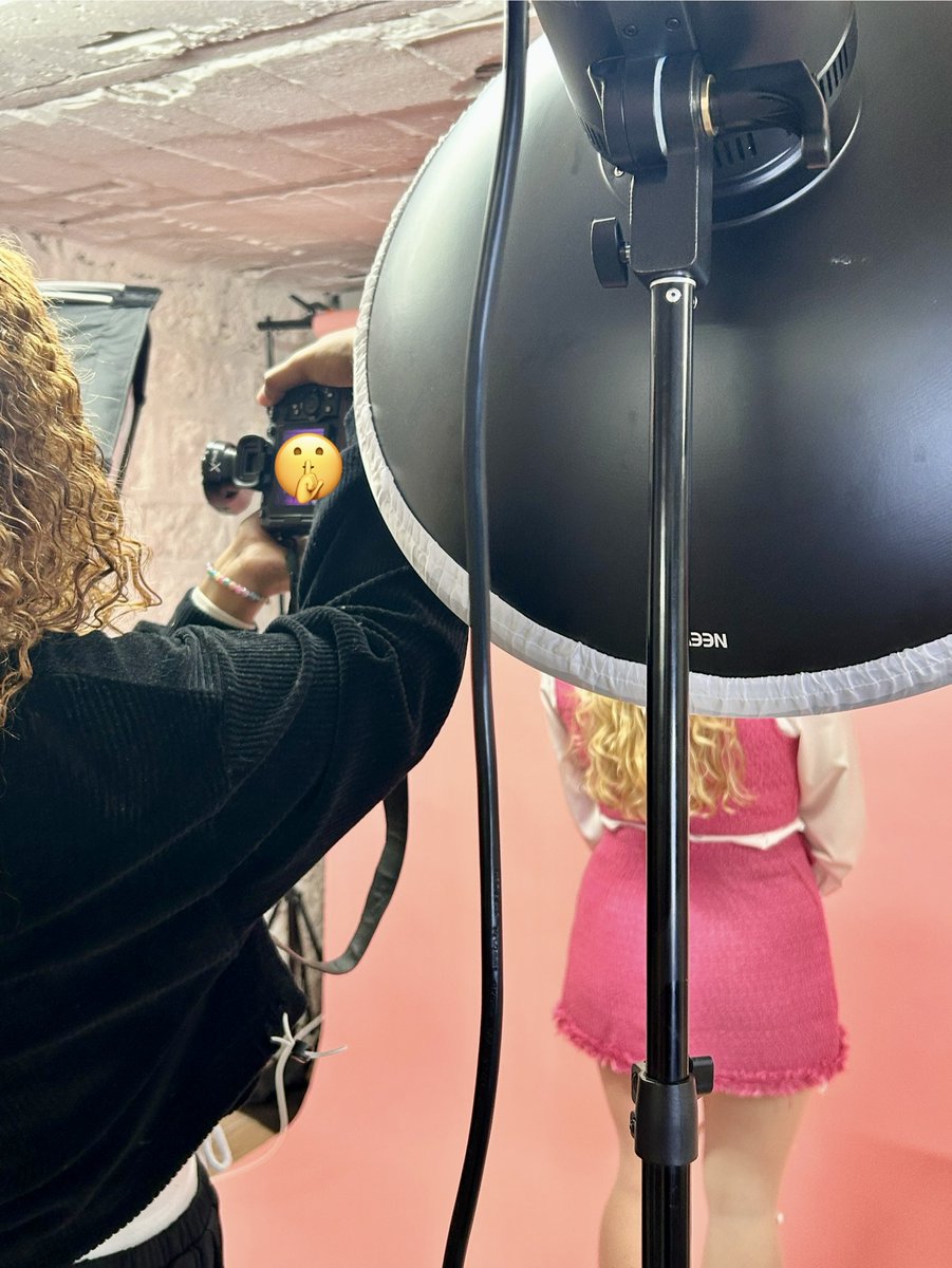 Backstage de notre dernier shooting 🎄 

Une idée de ce qui arrive ? 👀
#lessecretsdeloly