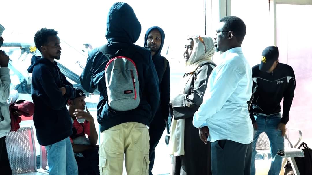 MohRooble's tweet photo. Breaking News: #Somali govt bringing back to home 24 citizen including 11 month child from the jails in Tunisia. 
The repatriated Somali citizens to the country had been facing serve situations in the desert countries. https://t.co/LSpKVFuCFo
