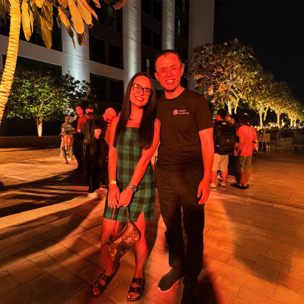 Honored to meet <a href="/cz_binance/">CZ 🔶 BNB</a> - truly inspiring!✨

#Binance #BinanceBlockchainWeek2024  #BinanceBlockchainWeek