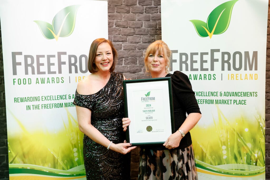 We love this! The official photo from last week's Free From Food Awards! Such a great event with so many great people - so proud to win a prize for our #glutenfree Chocolate Cake!
Thanks again to our staff, customers and all at the FFAI! 🥰
#awards #freefrom #gluten #gf #coeliac