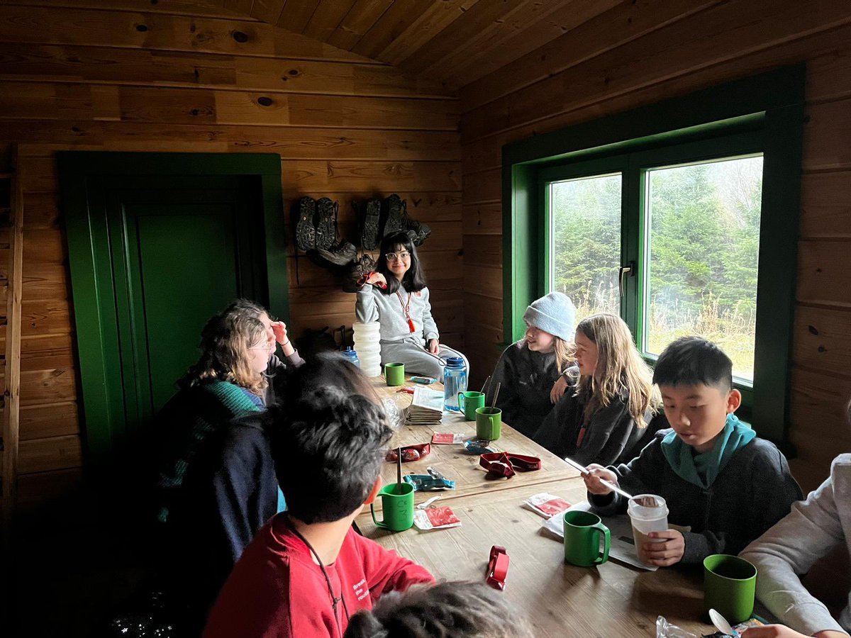 tka_outdoor's tweet photo. Tenzing took the scenic route to the cabin @TheKingstonAca #TKAOutwardbound https://t.co/i5VIPP53EI