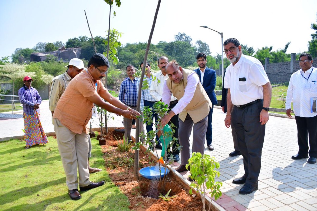 NIRDPR_India's tweet photo. 🌍 @NIRDPR_India was honored to contribute to the “One Health, One Planet, One Future” symposium @IIPHHyderabad with the @UofOklahoma. Dr @G_NarendraKumar, IAS, DG, NIRDPR, emphasized One Health's role in rural development. Dr @Suchari01234352 joined as a panellist. #NIRDPR #IIPH https://t.co/fnGiWIy1ei