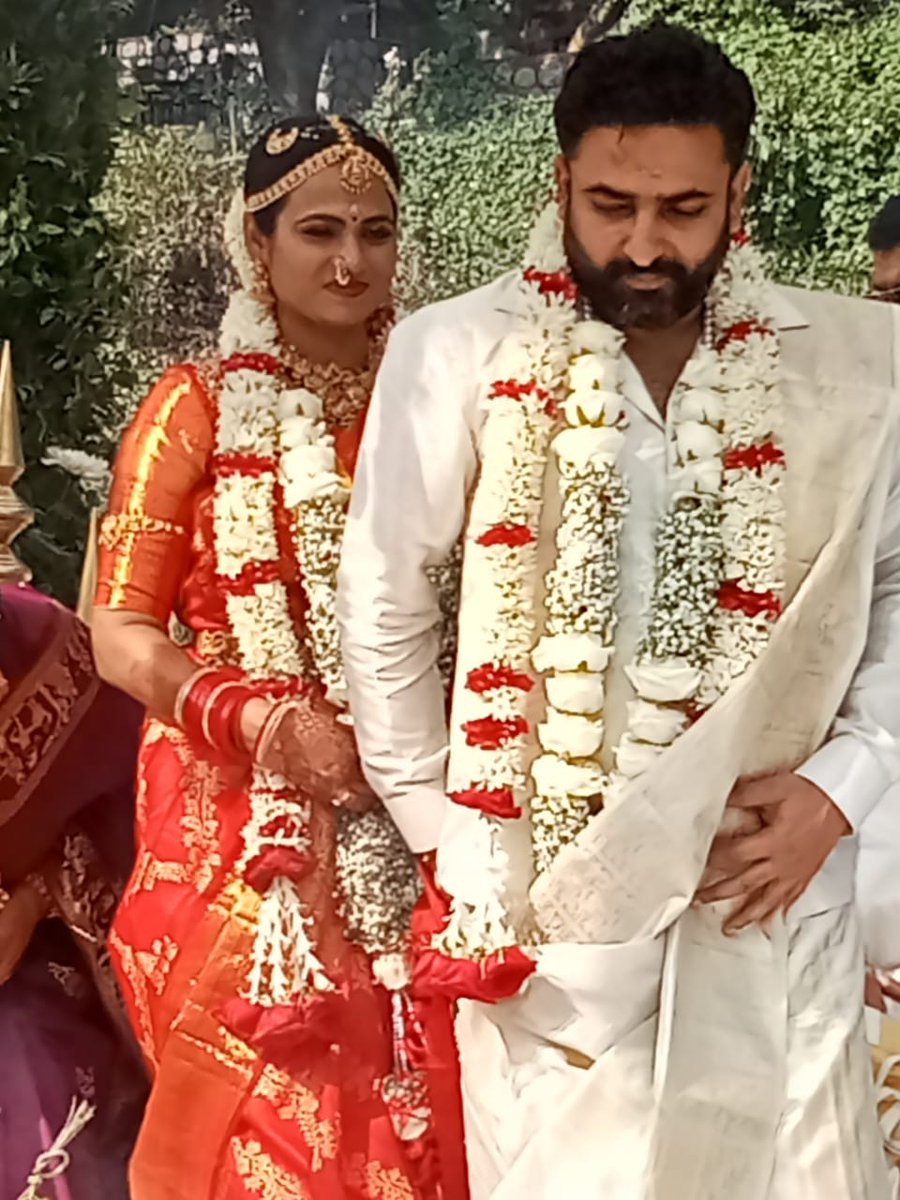 classicparky's tweet photo. Happy Married Life 🤩❤️

#RamyaPandian 🌹 

#BiggBossTamil #BiggBossTamil8 

https://t.co/qNxg2gjNRI