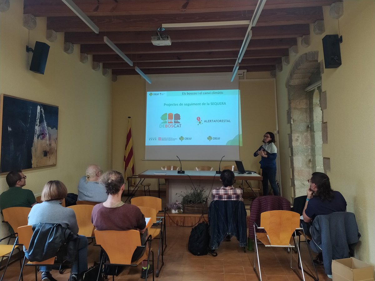 APMontnegreCor's tweet photo. Dimecres vam dur a terme la jornada "La sequera i els seus efectes en el Montnegre i el Corredor" en el marc de la X Setmana del bosc de Sant Celoni. Gràcies als ponents per a les interessants presentacions i al públic assistent. #setmanabosc @ruralcat https://t.co/n0cTiTLsaH