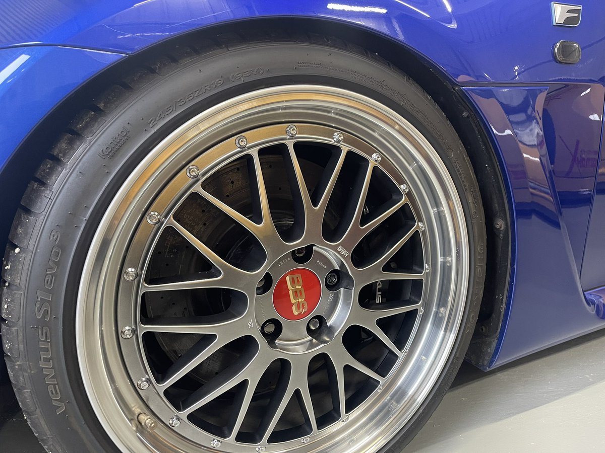 realterbase98's tweet photo. 緩募
欲しい人いる？🤔

IS-F 左ハンドル
サンルーフ　白レザー
BBS LM 19インチ　HKS車高調 https://t.co/QJnZpeSfoV