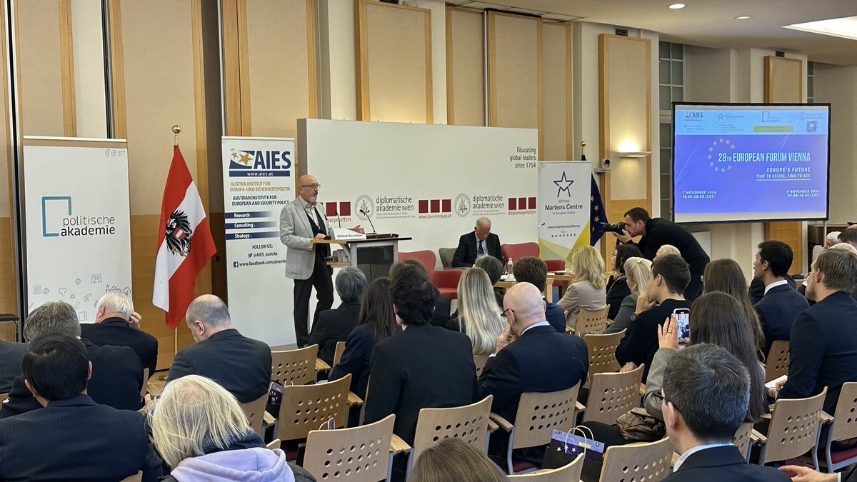 Former 🇺🇦 Minister of Defence <a href="/oleksiireznikov/">Oleksii Reznikov</a> at the 28th European Forum Vienna 
<a href="/AIES_austria/">Austrian Institute for European & Security Policy</a> <a href="/DA_vienna/">Diplomatische Akademie Wien</a> 

Live stream: t.ly/fQZ2_