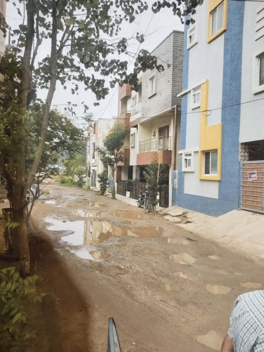 SridharanBlr's tweet photo. #HoramavuBrindavanAvenueJailLife 

Total population - 1500+
Tax paid : -2crs 
Besic Amenity: Very poor
MLA + BBMP Meeting: 100+ 
Output :  Suffering 
Suffering : Sewage, pothole, Disease, Accidents.

Overall :  INDIAN Gaza
@bbmpcommr
@BABasavaraja 
@timesofindia 
@CMofKarnataka https://t.co/4hBajR2aw7