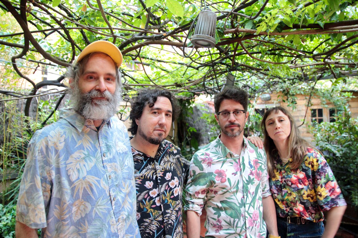 bankrobberbcn's tweet photo. Últimes unitats del K7 anual dels @ranranband, "Rendez-vous", amb vuit nous temazos de l'estimat Ferran Baucells. Ràpid, que volen: https://t.co/uqHCwu978g https://t.co/WVJTMY7lFr