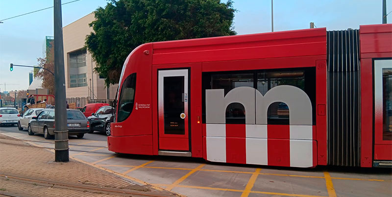 AjuntamentVLC's tweet photo. 📢 @GVAfgv reprendrà el servici de totes les línies del tramvia L4, L6, L8 i L10.

▶️Dissabte 9/11 des de primera hora

⏰Amb horari laborable no lectiu de dilluns a dissabte i horari de festiu diumenges, amb servici a Fira València de dilluns a diumenge.

https://t.co/s1ouLHWixh https://t.co/kg23teWntY