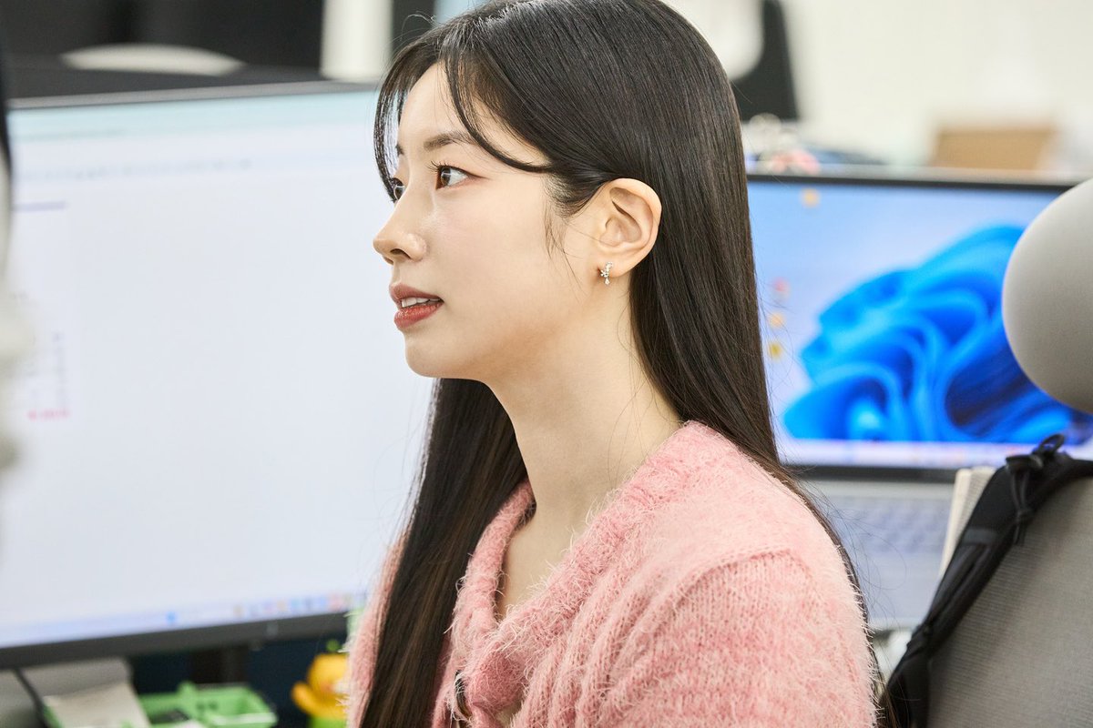 다현 &amp; 숏박스 

아 제발 꿈
Let it be a dream 

🎬 youtu.be/m4B_v_t5a9U

[STRATEGY] Pre-Save / Pre-Order
TWICE.lnk.to/STRATEGY   

#TWICE #트와이스 #DAHYUN #다현 #STRATEGY #숏박스