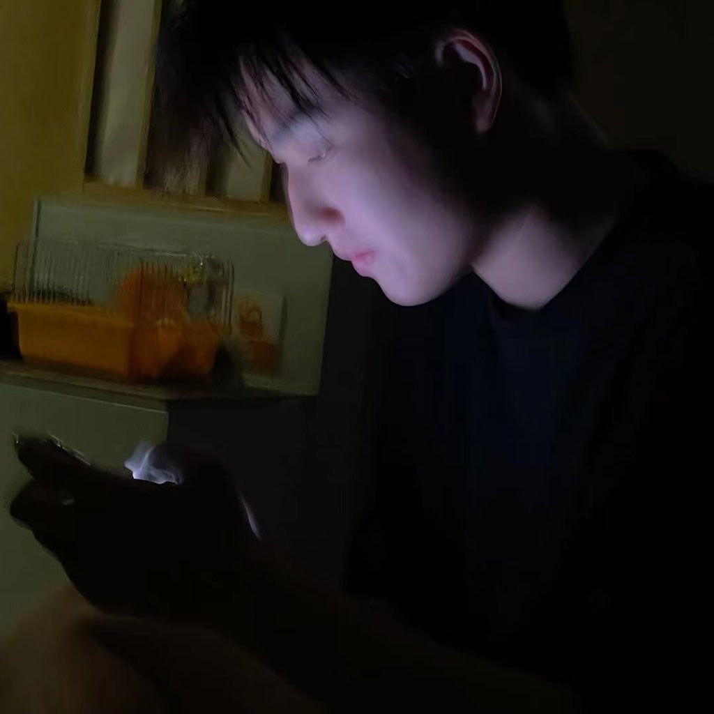 Edward1101z's tweet photo. 爱是三万里程的孤单 https://t.co/zpPGT9OvdO