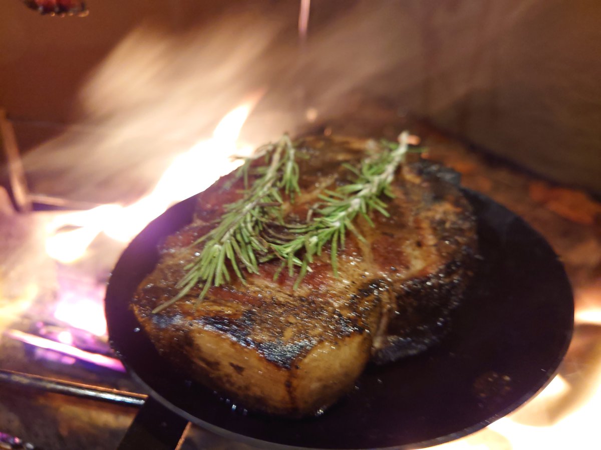 31XdIn3jgR4AG4P's tweet image. 焚き火でトンテキ！

公園内のレストラン『menou』さんでテイクアウト購入した天然なめこのソテーと特製唐揚げも激ウマです🤗

#menou