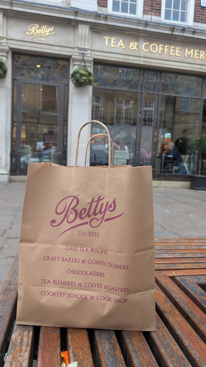 HighSpeed_H's tweet image. Well as I was passing. It would be rude not to.....
@Bettys #Bettys #York #FatRascal #GooeyRascal #CurdTart #TeaCake #YorkshireTea