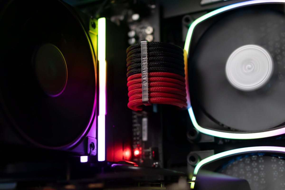 SpecHaven's tweet photo. It's FRIDAAAAAAAY. 😎

Another one in the books. 🤩

Drop a follow if you like the content and kindly share. Our next customer maybe on your TL. 😉

@Deepcoolglobal @amdradeon @KlevvMemory @Klevv_JP @westerndigital @GIGABYTEUSA @MontechGlobal https://t.co/y8Vec3G71d