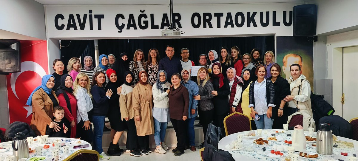 GaziogluMacide's tweet photo. Okul Kermesimiz de  görev alan velilerimiz ile kahvaltıda bir araya geldik. Bu güzel organizasyonu sağlayan okul aile birliğimize teşekkür ederiz. Başarının adresi Cavit Çağlar Ortaokulu 🇹🇷🏆🇹🇷 @ACAR16RAMAZAN @bursailmem16 @nilufermem16 https://t.co/p80A4WfKSD