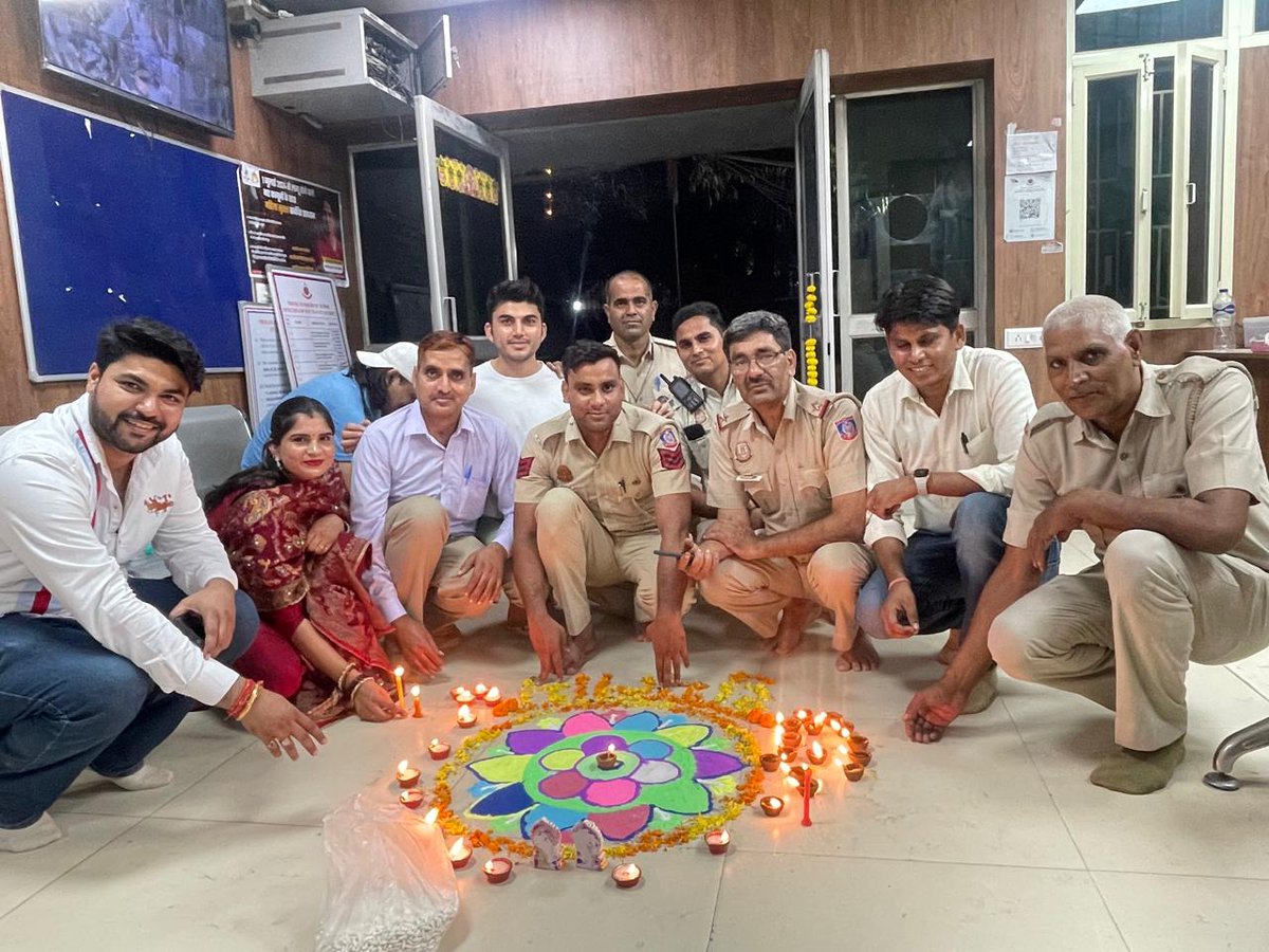 PS_SLColony's tweet photo. Diwali he dilliwali.
 Deepawali celebrations in police station sunlight colony https://t.co/pwLe1p8oQE