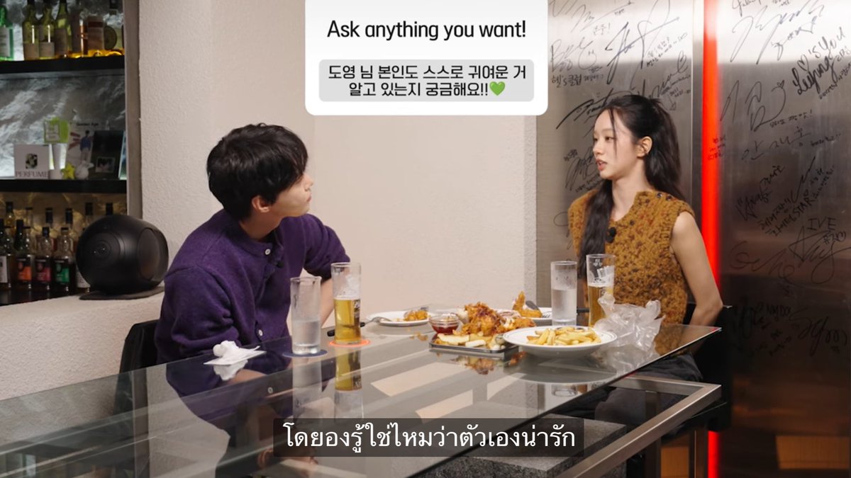 ssiebzehn's tweet image. นดยไม่เคยคิดว่าตัวเองน่ารัก แต่วันนึงถ่ายเซลฟี่ส่งในเอ้ดเอมไปเอาไปทำการ์ดละนางรู้สึกว่านางน่ารักเกินกว่าจะเป็นคนอายุ 30 ถามพี่จอนว่า ผมดูไม่เหมือนคนอายุ 30 เลยใช่ไหมง่ะ ดูเด็กเกินไปไหม 5555555555 พี่ฮเยริบอกแกเหมือนคนอายุ 22 ด้วยซ้ำ 555555555555555