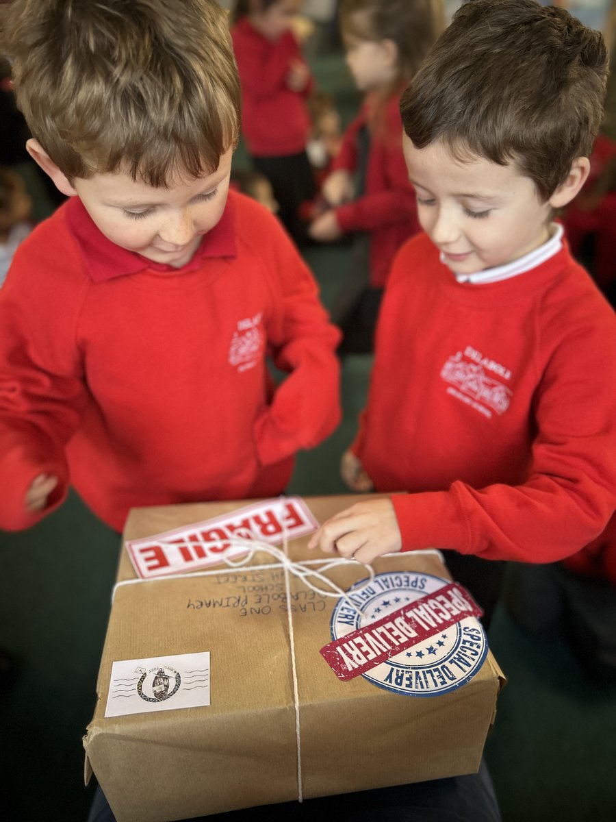 delabole_school's tweet photo. We received a special delivery from the Natural History Museum. We set to work as Historians to try &amp; discover what these fossils belonged to, we recorded our findings and shared this with Natural History Museum. We are looking forward to what we will discoverer. https://t.co/r5J3dqjYLg