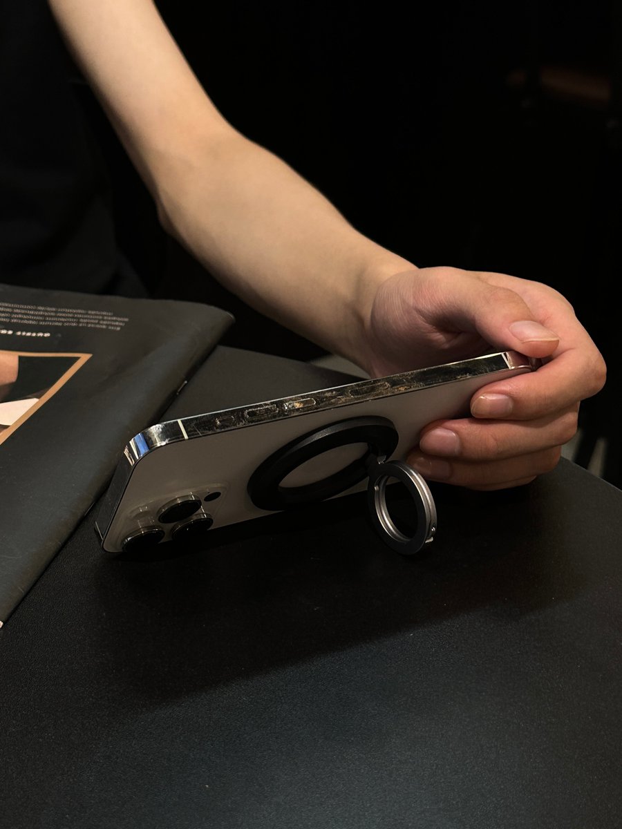 🎬📲 Watching videos has never been so easy and comfortable! Introducing the #Syncwire Magnetic Phone Grip, designed for multi-angle support with an ultra-slim profile, ensuring you enjoy the best viewing experience anytime, anywhere.