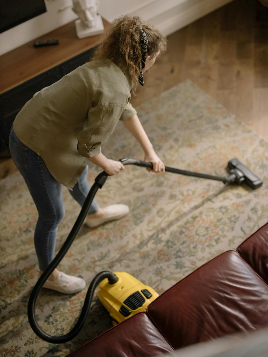 Maid_App's tweet image. 🧹 Why choose a local cleaner? 
Supporting self-employed cleaners means a more personal touch and a clean you can trust.  Experience the difference with Maid App! 
#SupportLocal #MaidApp #CleanWithCare