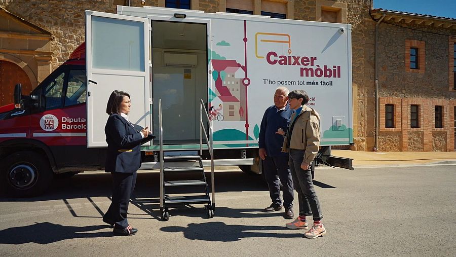 GeneracionD_es's tweet image. 💰Este en domingo en #EnRouter, Thais Villas se desplaza hasta la comarca del #Berguedà para investigar cómo las tecnologías facilitan la relación de sus habitantes con el dinero.

⏰ 14.45 h
📺@la2_tve (Cataluña)
📲 @rtveplay

#EnRouter #GeneraciónD