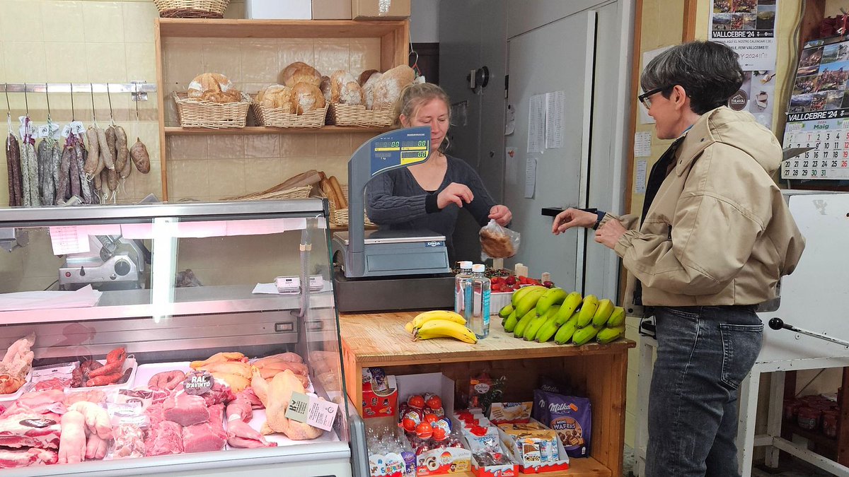 GeneracionD_es's tweet image. 💰Este en domingo en #EnRouter, Thais Villas se desplaza hasta la comarca del #Berguedà para investigar cómo las tecnologías facilitan la relación de sus habitantes con el dinero.

⏰ 14.45 h
📺@la2_tve (Cataluña)
📲 @rtveplay

#EnRouter #GeneraciónD