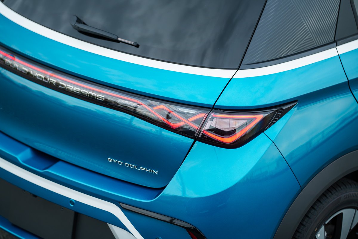 byd_japan's tweet image. 🚗🐬BYD DOLPHIN 1周年記念🐬🚗

BYD DOLPHINの発売1周年を記念し、特別ラッピングを施した「BYD DOLPHIN Limited」が発売中！新たな外観を楽しめるチャンスです✨

標準装備で「ドライブレコーダー」と「ETC」を装着💡
↓詳細をチェック↓
byd.co.jp/e-life/campaig…

#BYD #ありかもBYD 
#BYDDOLPHIN