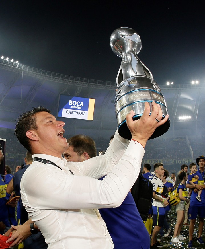 CanalCabj's tweet photo. Feliz Cumpleaños @sebabattaglia5 en Boca ganó 17 títulos como jugador (4 #Libertadores y 🏆 2 #Intercontinentales) y 3 títulos como DT Copa Argentina 2020, Copa de la Liga 2022 y Torneo de la Liga 2022).
El más ganador de la Historia 🙌🏻💙💛 #GraciasBattaglia #BocaJuniors https://t.co/hxrvntyiUw