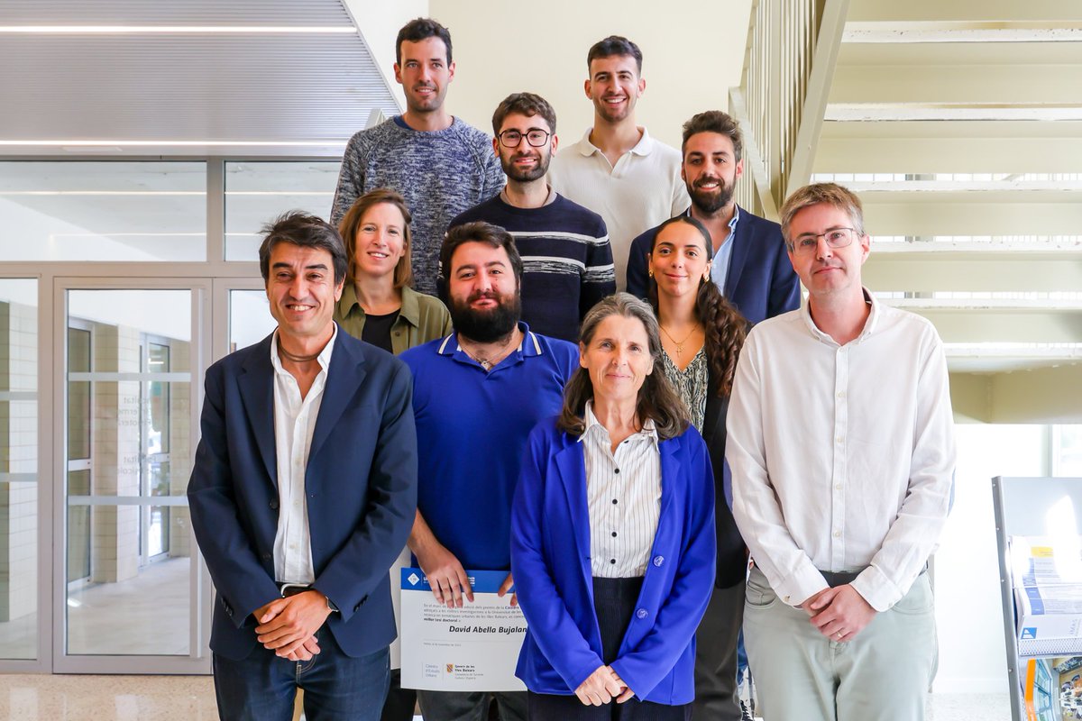 Avui la meva tesis ha rebut el premi de la Càtedra d'Estudis Urbans de la <a href="/UIBuniversitat/">Universitat de les Illes Balears - UIB</a> 🎉. I qui millor per recollir el premi (ja que jo no podia) que <a href="/marcuevasblanco/">Mar Cuevas-Blanco</a> <a href="/GBvrCmp/">Gorka Buenvarón-Campo</a> <a href="/Manu_M2B/">Manu</a> <a href="/sekikeya/">José A Almanza-Marrero</a>, a qui els agraeixo moltíssim el suport durant la tesis. Moltes gràcies!!😁