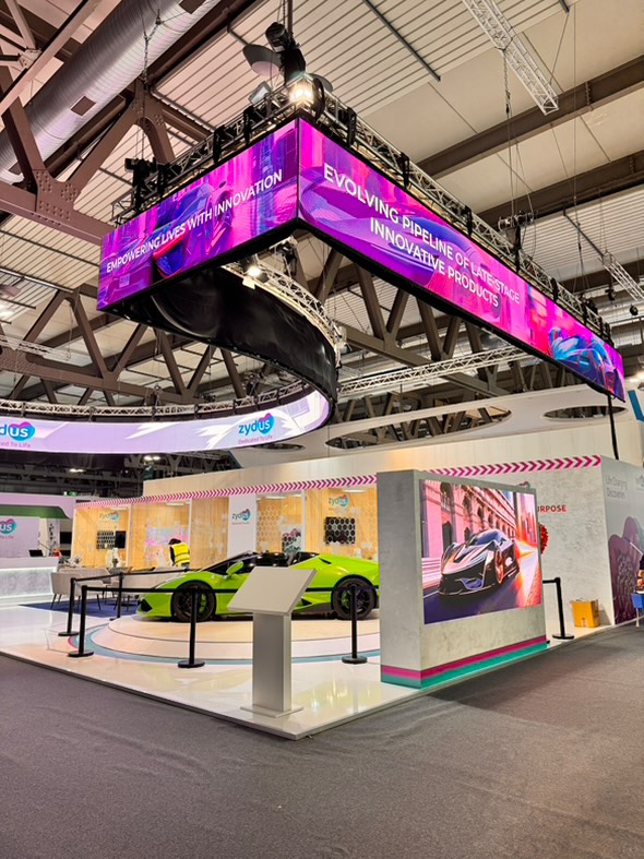 YESTECH_LED's tweet photo. 𝐃𝐢𝐬𝐜𝐨𝐯𝐞𝐫 𝐨𝐮𝐫 𝐜𝐮𝐫𝐯𝐞𝐝 𝐜𝐞𝐢𝐥𝐢𝐧𝐠 𝐬𝐜𝐫𝐞𝐞𝐧 𝐚𝐭 𝐂𝐏𝐇𝐈 𝐌𝐢𝐥𝐚𝐧 𝟐𝟎𝟐𝟒!🤩Created with P3.9 MG7S and MG7S Cube series, our screens achieved a seamless right-angle connection and a smooth semi-circular design.✨
#YESTECH #MG7S #MG9 #LEDdisplay #LEDcube https://t.co/mIO8knxlP0