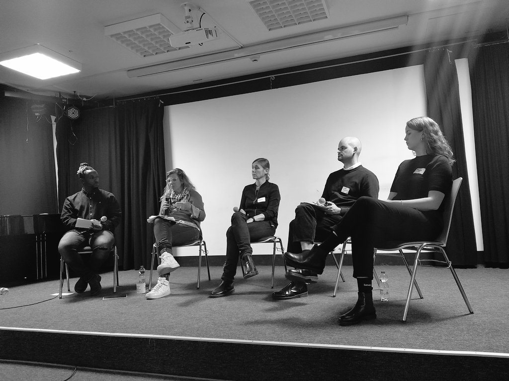 Stark bleiben - demokratische Strategien gegen Rechts.  Demokratiekonferenz 2024 mit ca. 60 teilnehmenden gut besucht. @kiezspinne Auf dem Podium diskutieren u.a. <a href="/LichtenbergerR7/">Lichtenberger Register</a> <a href="/ab_brandenburg/">Aktionsbündnis Brandenburg</a> über Strategien von rechts und mögliche Gegenstrategien. Die Solidarität macht Mut.