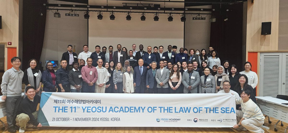 rsilpak's tweet photo. We’re thrilled to share that Raas Nabeel, Research Associate at the Research Society of International Law (RSIL) Pakistan, has graduated with Cum Laude honours from the esteemed Yeosu Academy of the Law of the Sea!

Congratulations, @raasnabeel, on this remarkable achievement! 🎉 https://t.co/dqoJbS445a
