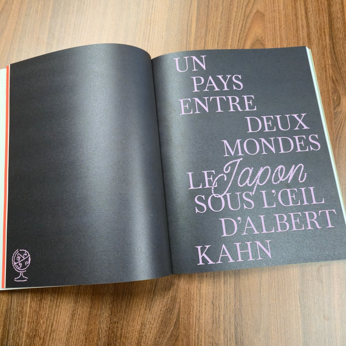 BnuEditions's tweet photo. [Focus catalogue]

La 3e partie de l'expo et de son catalogue est consacrée au Japon, l'un des premiers pays visités par Kahn et largement représenté dans ses Archives de la Planète.

Adrien Genoudet y relate son voyage dans l'archipel en 2022, sur les pas d'Albert Kahn. https://t.co/6TwHmDzIam