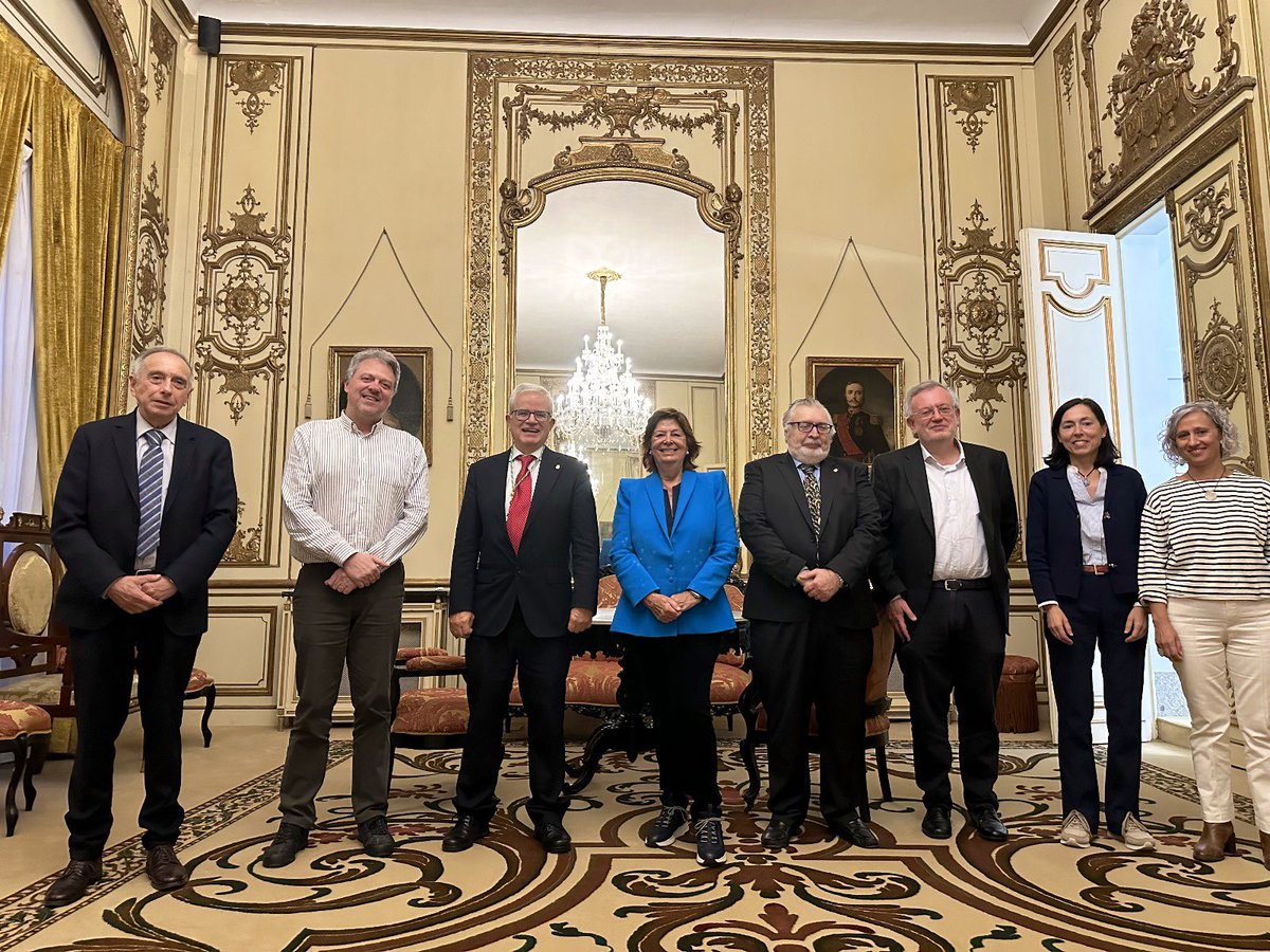 Yesterday Agustina Asenjo @aasenjobar participated in the International forum on Nanomaterials organized by the Royal Academy of Pharmacy.