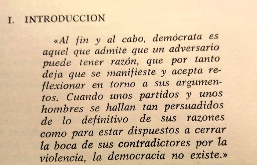 Gracias, Albert Camus, por recordarnos lo obvio en este tiempo de confusión, cuando triunfan los políticos autoritarios y déspotas que consideran al adversario un enemigo.
