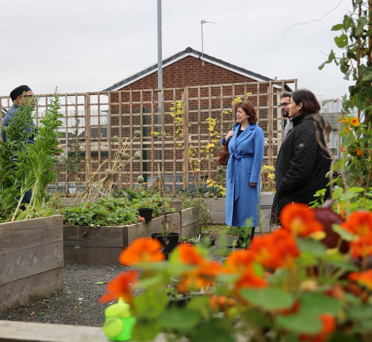 LucyMPowell's tweet photo. Great to meet the team at the @guidancehub with local Cheetham Labour Councillors. As volunteers, they provide a huge range of activities for the community such as health and wellbeing, adult skills and training, youth and sports. https://t.co/xDHjrjsAFz