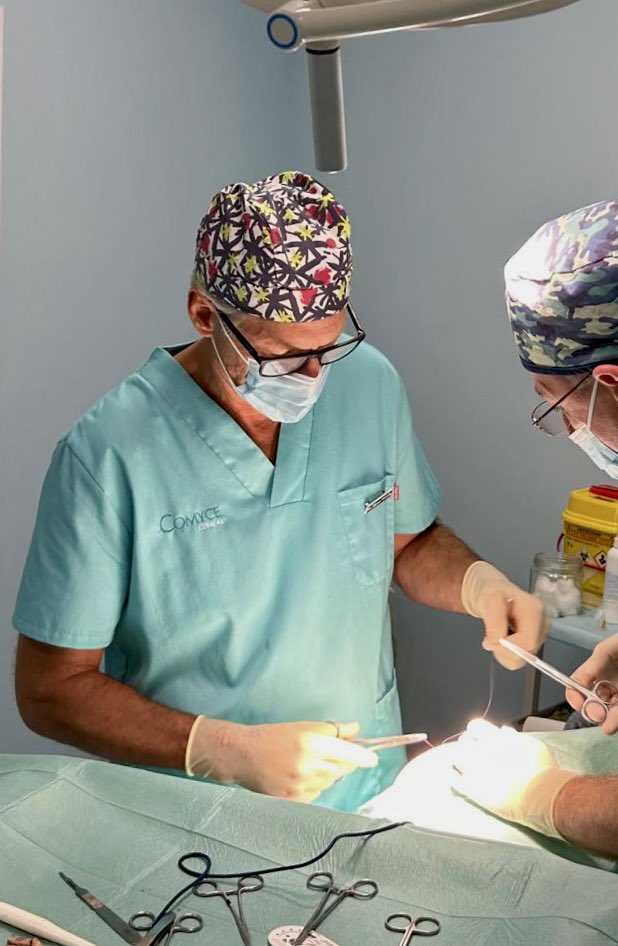 Concluyendo otra exitosa semana de procedimientos de cirugía estética. Siempre es un placer trabajar con colegas talentosos; juntos ayudamos a nuestros pacientes a lucir y sentirse lo mejor posible. Deseándoles a todos un buen fin de semana   #marcovricella #CosmeticSurgery