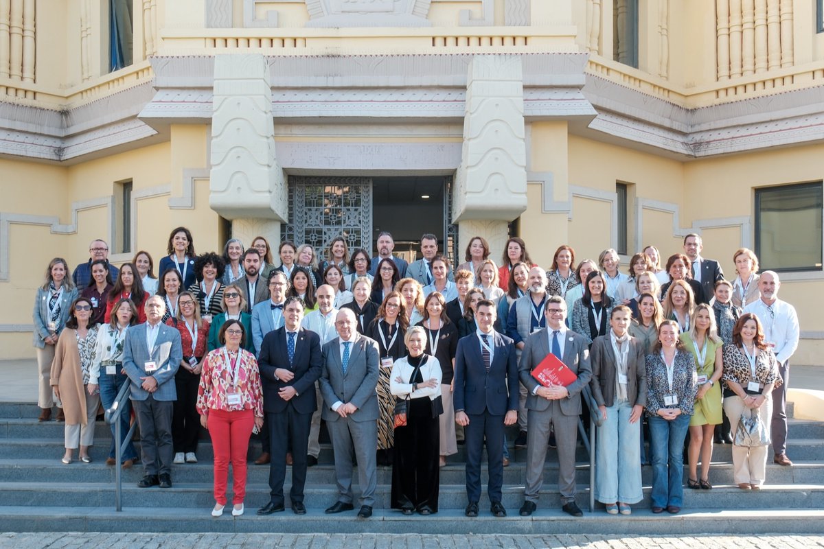 unisevilla's tweet photo. 👔Continúa en la US el XXI Encuentro de Responsables de #Protocolo y Relaciones Institucionales de las #Universidades Españolas

📺 #EnDirecto: https://t.co/NRo2Qf859C

🗓️ Programa: https://t.co/qsKbwElqVm https://t.co/rDzY23oV1R