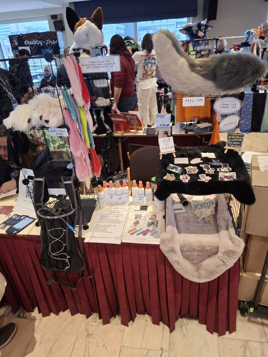 Valdrec1's tweet photo. I m at the artist alley of Fluufff and I m selling drooling tongues, fursuits sprays, fursuits parts, stickers and other fursuits accessories !

#Fluufff #furry #dealersden https://t.co/SsujnXvEZM