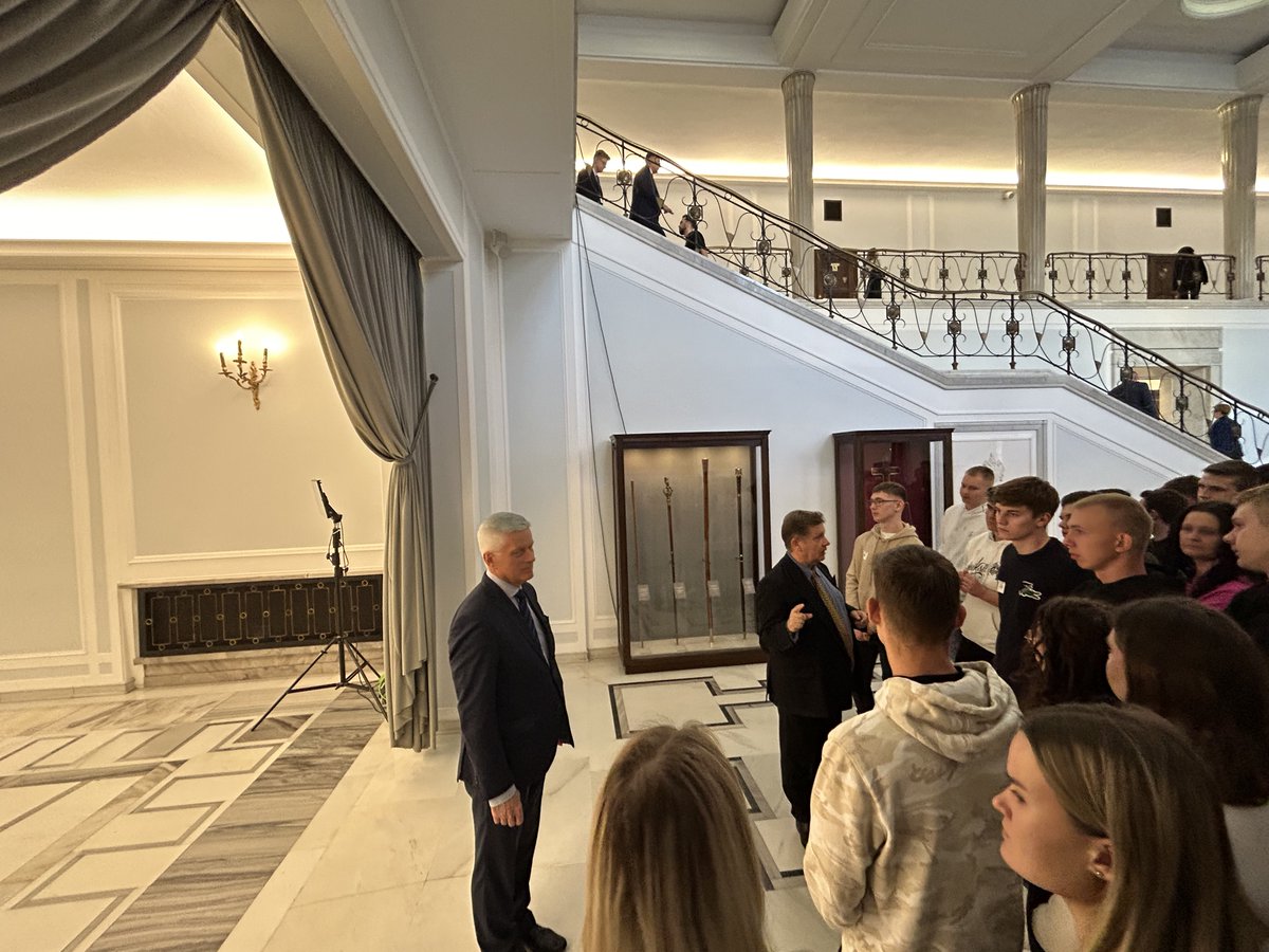 SabinaDachowska's tweet photo. Młodzież z Zespołu Szkół Centrum Kształcenia Rolniczego w #Marszew z wizytą w Sejmie RP na zaproszenie posła @GrzybAndrzej
#ZSCKU #Marszew https://t.co/cSvP0B8cT8