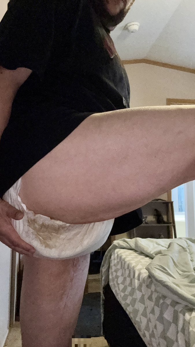 A very wet and messy diaper after getting home from work the other day!
#omorashi #diaperlover #messydiaper