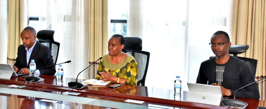 Umuyobozi w'Akarere <a href="/valencesh/">Valens Habarurema</a> yakiriye Madumu Angelina Muganza; Umunyamabanga Nshingwabikorwa wa <a href="/npscrwanda/">National Public Service Commission l Rwanda</a>. Haganiriwe ku byavuye mu bugenzuzi bwari bumaze ibyumweru 2 bukorwa n'itsinda ry'abakozi ba Komisiyo Ishinzwe Abakozi ba Leta.  uko
