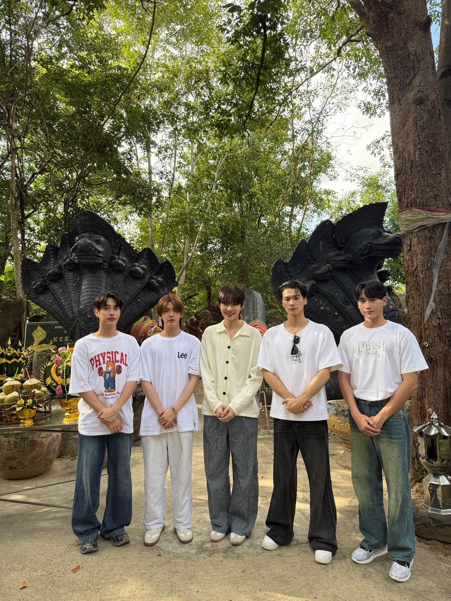KhemjiraSeries's tweet photo. เขมจิราต้องรอด Khemjira The Series 🕯

นักแสดง พร้อมทีมงานซีรีส์ “เขมจิราต้องรอด Khemjira The Series” เดินทางไปทำบุญที่จังหวัดอุบลราชธานี เพื่อเอาฤกษ์เอาชัยก่อนเริ่มถ่ายทำในเร็ว ๆ นี้ ✨ 

ฝากทุกคนรอติดตาม และสนับสนุนกันเยอะ ๆ นะครับ 🙏🥰

#เขมจิราต้องรอดseries  
#KhemjiraTheSeries
#MandeeWork
