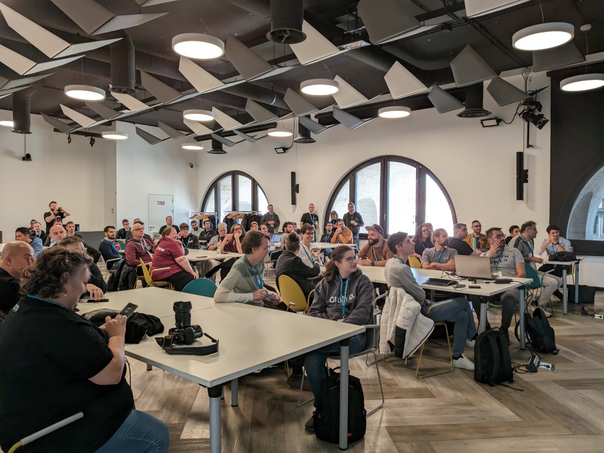 lopo's tweet image. Crowded room for the #coredays2024 opening remarks on Rome 

#WordPress
@wp_ita 
@yoast