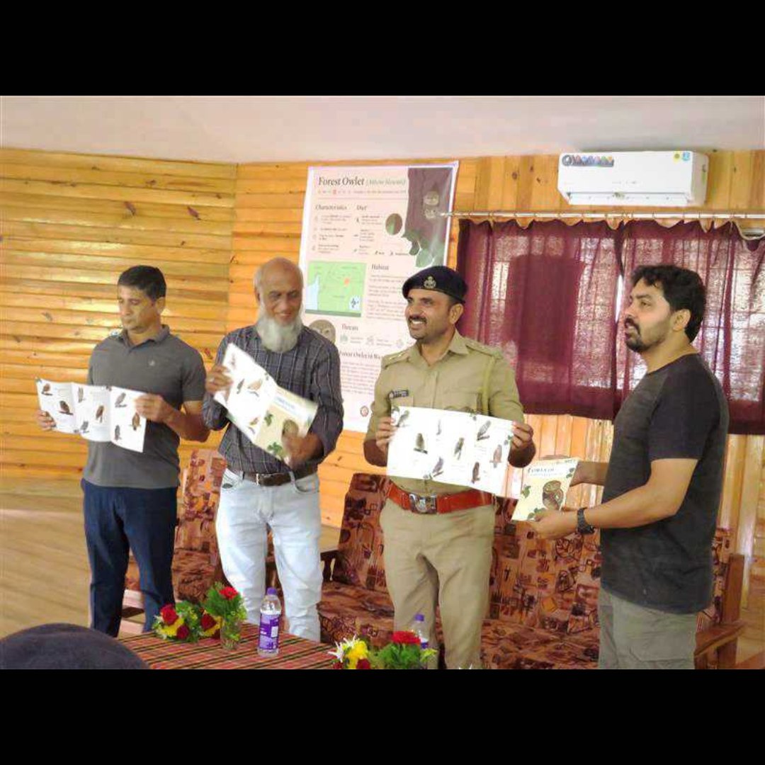 WCSIndia's tweet image. On Oct 24, 2024, Gujarat Forest Dept’s South Dang division &amp;amp; WCS-India marked Forest Owlet Conservation Day with frontline forest staff, bird guides, and watchers. Kaushal Patel, WCS-India led a session on the Forest Owlet’s natural history &amp;amp; its vital role in the Dang landscape.