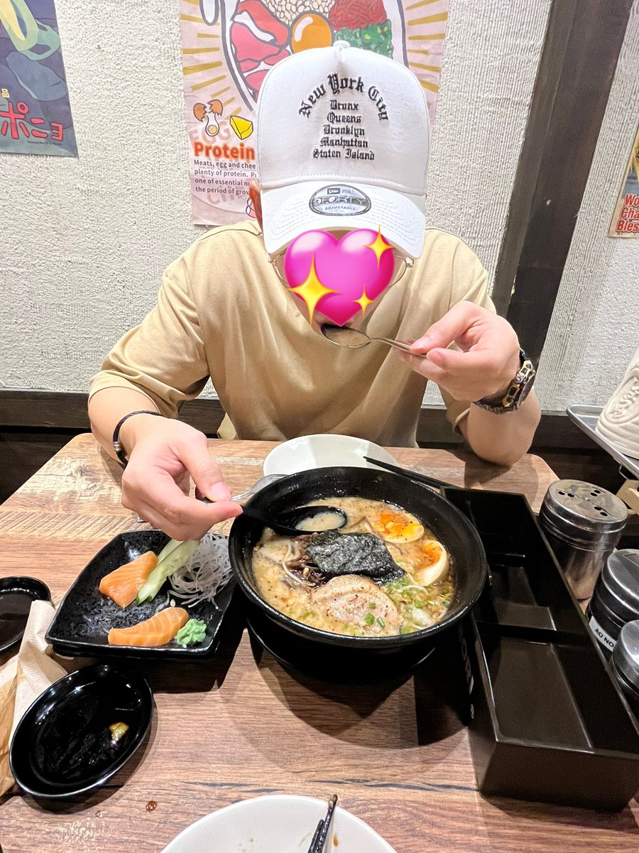 chizuarts's tweet photo. Introduced the boyfie to Dohtonbori. The food here never disappoints. 🥹 https://t.co/3ddK9sNfud