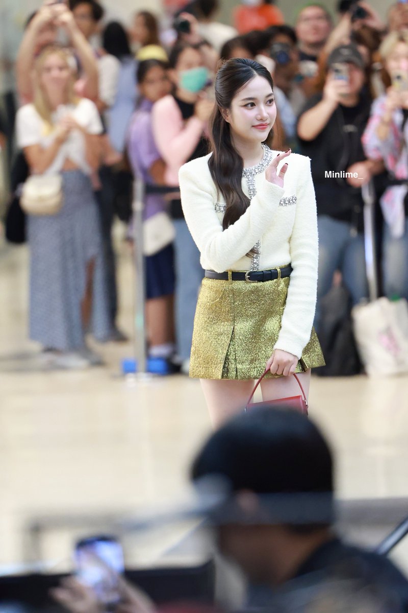 Minlime_'s tweet photo. The princess arrived🥹

SAROCHA OPENING SELF PORTRAIT
#SelfPortraitxFreen
#srchafreen https://t.co/hRENtVEWtc