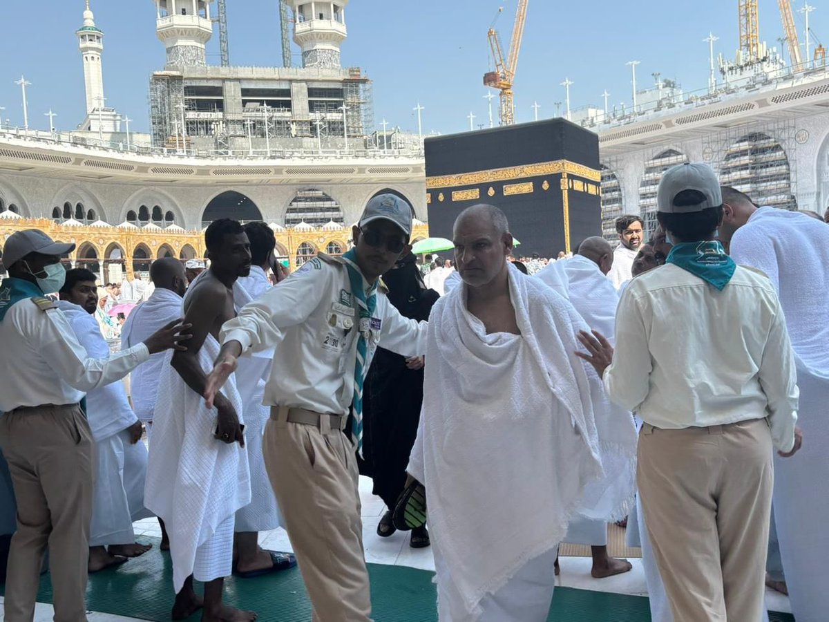 صور | 

كشافة #تعليم_مكة المكرمة يستثمرون إجازتهم في خدمة ضيوف بيت الله الحرام ويستهلونها اليوم الجمعة بالمساهمة في تنظيم حركة الطائفين والمصلين وذلك بالتعاون مع الهيئة العامة للعناية بشؤون المسجد الحرام والمسجد النبوي الشريف التي أصدرت 250 بطاقة تطوعية للقادة والكشافين.