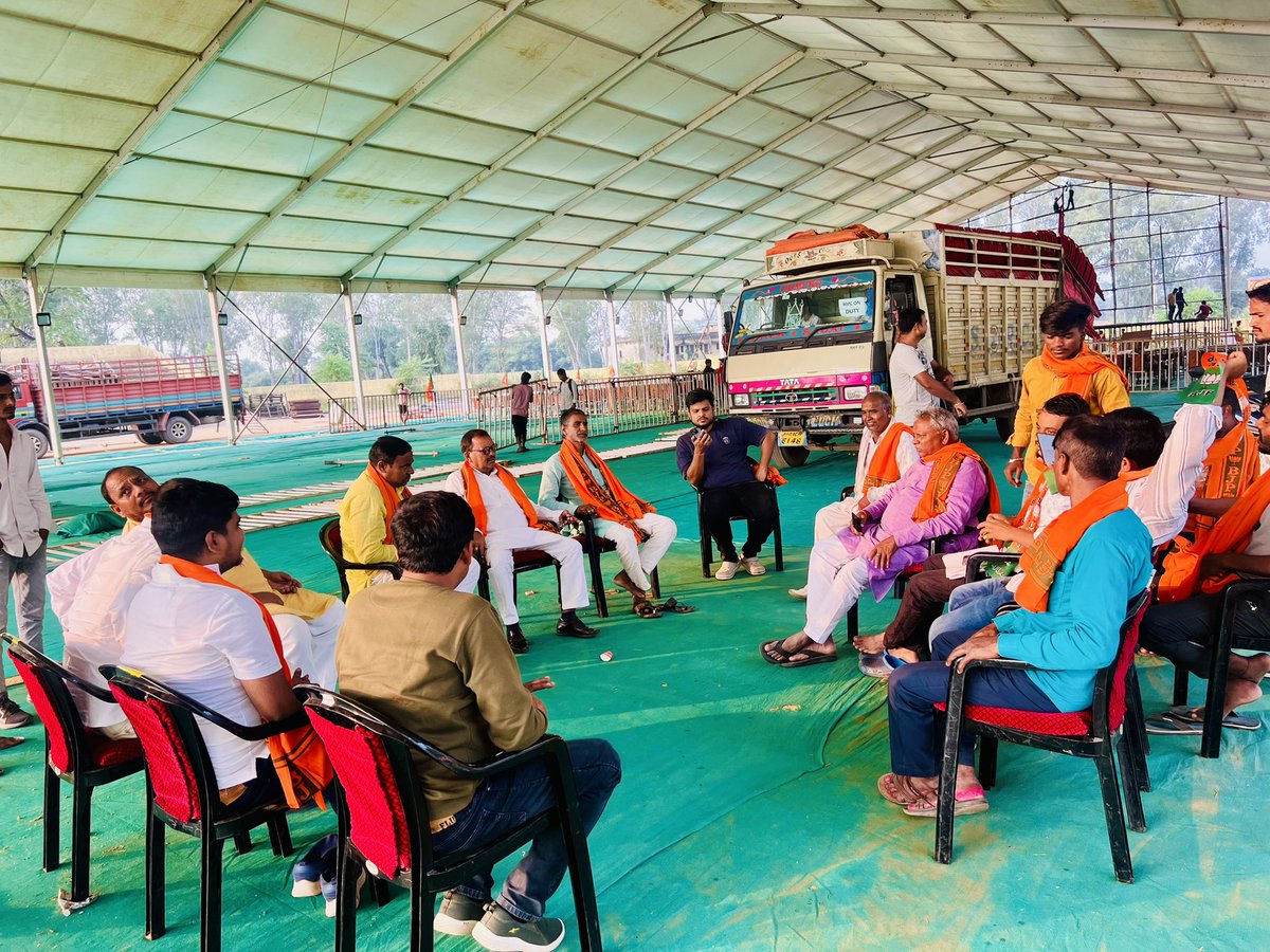 deweshtiwary's tweet photo. छतरपुर विधानसभा
छतरपुर ,पलामू ,झारखंड ।
कल दिनांक 09/11/2024 को देश के यशस्वी गृह मंत्री आदरणीय श्री अमित शाह जी की चुनावी सभा के नियमित प्रमुख कार्यकर्ताओं के साथ व्यवस्था बैठक में #Election #BJP #Jharkhand #Palamu #dewesh #Deweshtiwary
@AmitShah @himantabiswa @ChouhanShivraj https://t.co/E48LyGBtcx